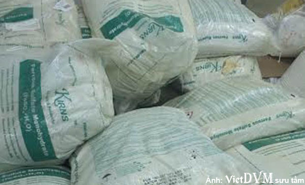Thanh tra Bộ NN&PTNT phối hợp với C49, phát hiện còn 43,5 tấn hoá chất công nghiệp dùng để sản xuất thức ăn chăn nuôi, thuỷ sản. Thanh tra Bộ NN&PTNT phối hợp với C49, phát hiện còn 43,5 tấn hoá chất công nghiệp dùng để sản xuất thức ăn chăn nuôi, thuỷ sản.