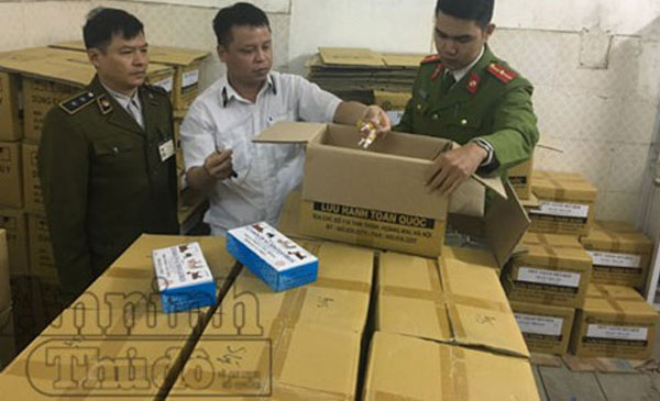 Lực lượng liên ngành vận chuyển thực hiện quy trình trước khi đi tiêu hủy Lực lượng liên ngành vận chuyển thực hiện quy trình trước khi đi tiêu hủy