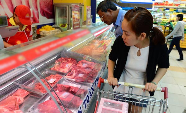 Nhiều người dân chọn mua thịt bò Úc tại siêu thị Co.op Mart trên đường Nguyễn Văn Linh, Q.7, TP.HCM chiều 2-12 - Ảnh: QUANG ĐỊNH Nhiều người dân chọn mua thịt bò Úc tại siêu thị Co.op Mart trên đường Nguyễn Văn Linh, Q.7, TP.HCM chiều 2-12 - Ảnh: QUANG ĐỊNH