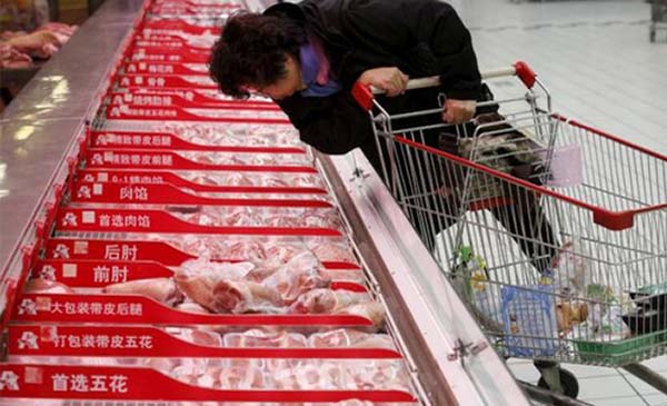 Trung Quốc vẫn tiêu thụ nhiều thịt heo hơn bất kỳ quốc gia nào trên thế giới - Ảnh: Reuters. Trung Quốc vẫn tiêu thụ nhiều thịt heo hơn bất kỳ quốc gia nào trên thế giới - Ảnh: Reuters.