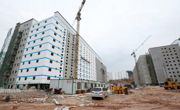 Môt trang trại được xây theo nhiều tầng, mỗi tầng có thẻ nuôi lên tới hàng ngàn heo Môt trang trại được xây theo nhiều tầng, mỗi tầng có thẻ nuôi lên tới hàng ngàn heo