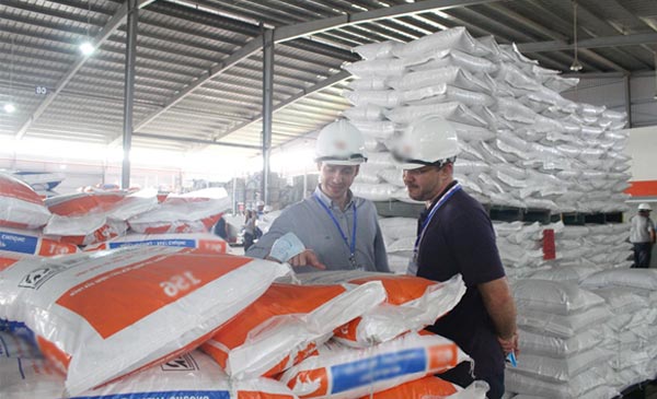 Hiện tại, 60% thị phần thức ăn chăn nuôi hiện tại là của các doanh nghiệp nước ngoài. Hiện tại, 60% thị phần thức ăn chăn nuôi hiện tại là của các doanh nghiệp nước ngoài.