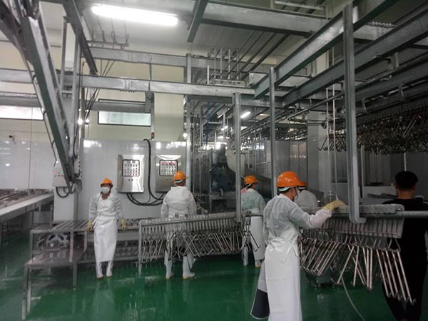 Hiện các sản phẩm thịt lợn của nhà máy đã được đưa vào tiêu thụ tại một số siêu thị lớn. Ảnh: M.H Hiện các sản phẩm thịt lợn của nhà máy đã được đưa vào tiêu thụ tại một số siêu thị lớn. Ảnh: M.H