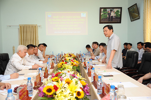Bộ NN&PTNT và lãnh đạo tỉnh Bình Phước làm việc tại tập đoàn Hùng Nhơn Bộ NN&PTNT và lãnh đạo tỉnh Bình Phước làm việc tại tập đoàn Hùng Nhơn