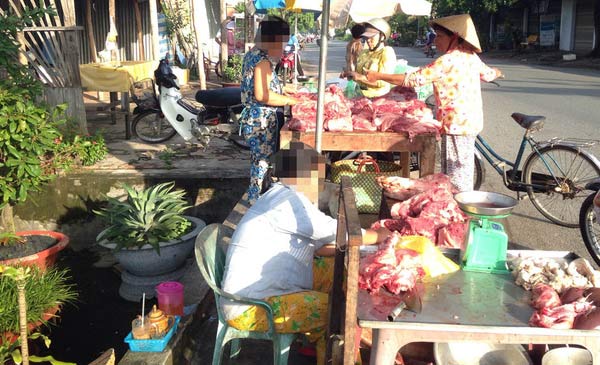 Tự giết mổ và chợ dân sinh dẫn tới khó kiểm soát mầm bệnh ra cộng đồng Tự giết mổ và chợ dân sinh dẫn tới khó kiểm soát mầm bệnh ra cộng đồng