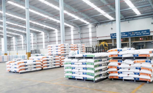 Giá nguyên liệu thức ăn chăn nuôi thời gian gần đây tăng mạnh do ảnh hưởng bởi đại dịch Covid-19. Ảnh: Nguyên Huân. Giá nguyên liệu thức ăn chăn nuôi thời gian gần đây tăng mạnh do ảnh hưởng bởi đại dịch Covid-19. Ảnh: Nguyên Huân.