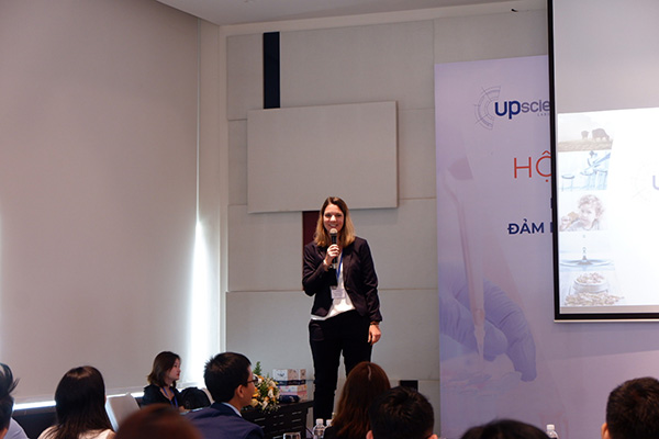 Mathilde Bouilland – Giám đốc phòng thí nghiệm Upscience Vn phat bieu Mathilde Bouilland – Giám đốc phòng thí nghiệm Upscience Vn phat bieu