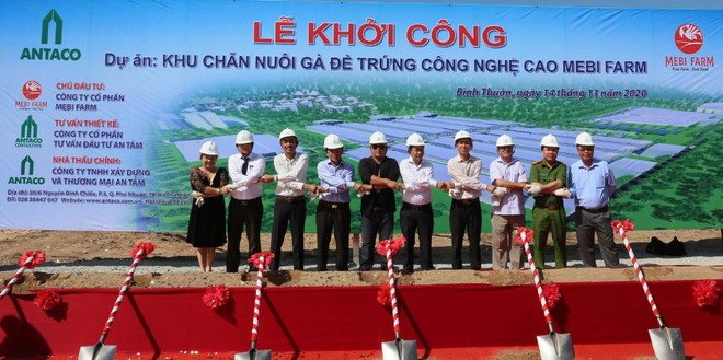 Lễ khởi công dự án Khu chăn nuôi gà đẻ trứng công nghệ cao Mebi Farm (ảnh: Thiên Long) Lễ khởi công dự án Khu chăn nuôi gà đẻ trứng công nghệ cao Mebi Farm (ảnh: Thiên Long)