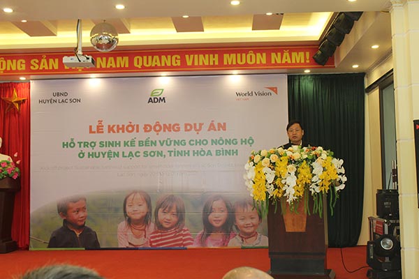 Ông Bùi Thanh Tùng Phó chủ tịch UBND huyện Lạc Sơn tỉnh Hòa Bình phát biểu Ông Bùi Thanh Tùng Phó chủ tịch UBND huyện Lạc Sơn tỉnh Hòa Bình phát biểu