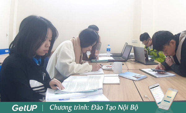 Thảo luận nhóm ngay tại văn phòng của GetUP Thảo luận nhóm ngay tại văn phòng của GetUP
